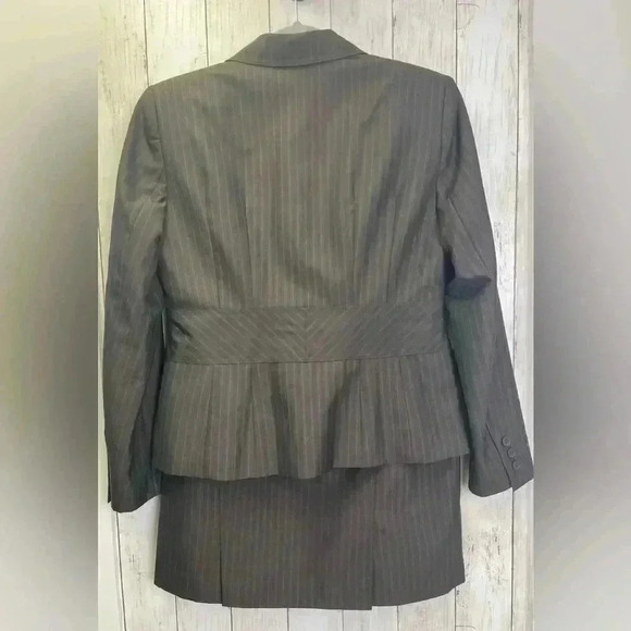 Anne Klein two piece skirt suit  size 8p brown/work/ career - Picture 4 of 16
